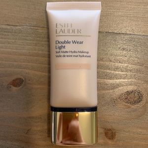 Estée Lauder double wear light Soft Matte Hydra